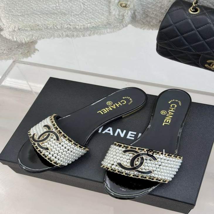 Picture of Chanel Slippers _SKUChanelsz35-40J02043210